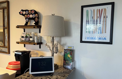 Nellysford Condo | Cozy Wintergreen Retreat- Clean, Updated & Convenient, King Bed, Non-Smoking
