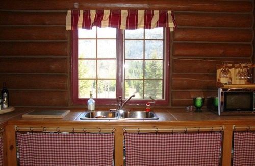 Saint-Michel-des-Saints House | Cozy wood cabin with Spa, 5 mn from snowmobile trails & beaches - 8 pers