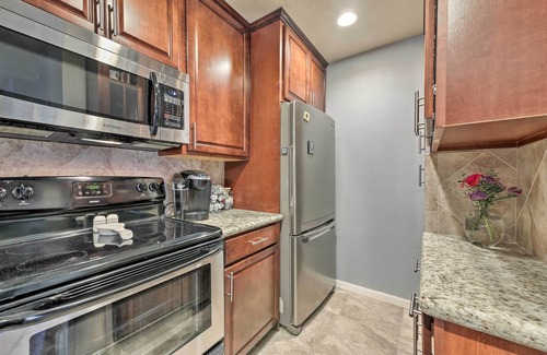 Grogan's Mill House | Cozy Woodlands Townhome w/Deck Near Market Street