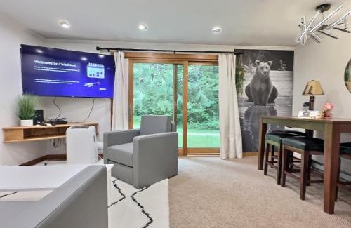 Central Vermont- Killington House | CozyDen - AC, Grill, Bike to Mountain, Porch!
