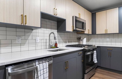 Aurora Highlands Apartment | CozyRetreat Sleeps 6 FreeParking DC* Airport Metro