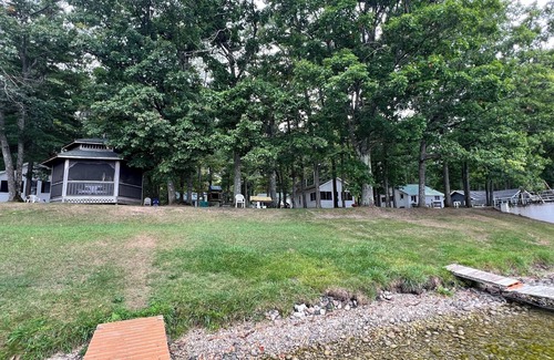 Herron Apartment | CozyStudio sitting on 2.5 acres on Hubbard Lake with WiFi, AC