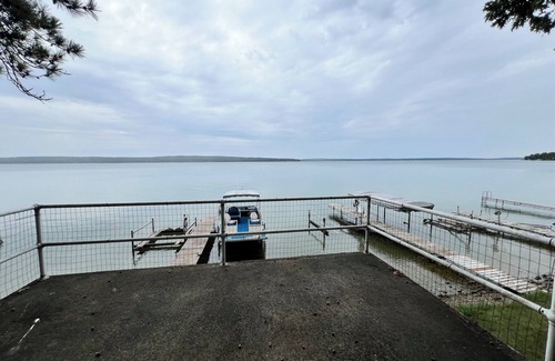 Herron Apartment | CozyStudio sitting on 2.5 acres on Hubbard Lake with WiFi, AC