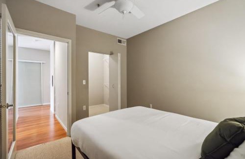 Mill District Apartment | CozySuites 2BR Mill District with pool, gym #02