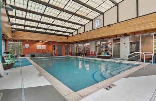 Mill District Apartment | CozySuites 2BR Mill District with pool, gym #04