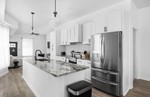 Holy Cross House | CozySuites 3BD - Arsenal Heights Indy 2