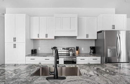 Holy Cross House | CozySuites 3BR Arsenal Heights, Indy 2