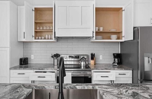 Holy Cross House | CozySuites 3BR Arsenal Heights, Indy 2