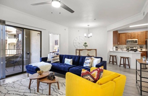 Glendale Sports and Entertainment District Apartment | CozySuites by stadium w/pool, gym, & kombucha!