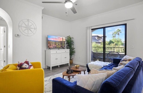 Glendale Sports and Entertainment District Apartment | CozySuites by stadium w/pool, gym, & kombucha!