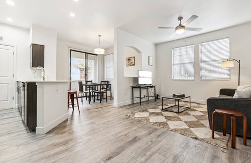 Glendale Sports and Entertainment District Apartment | CozySuites Glendale by the stadium with pool! 28