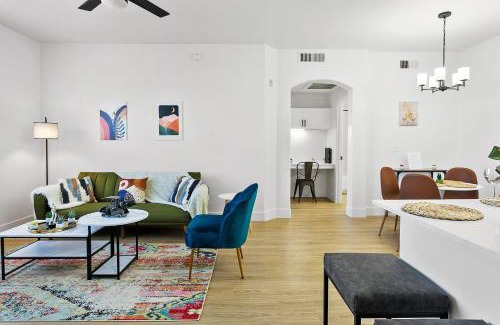 Glendale Sports and Entertainment District Apartment | CozySuites Glendale by the stadium with pool 05