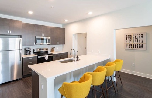 Central Business District Apartment | Cozysuites l Luxe 2BR in Downtown Cincinnati
