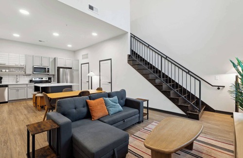 Lockerbie Square Apartment | CozySuites Mass with parking, lounge & roof deck #23