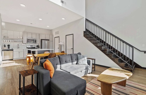 Lockerbie Square Apartment | CozySuites Mass with parking, lounge & roof deck #23