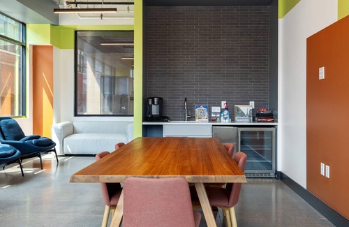 Lockerbie Square Apartment | CozySuites Mass w/parking, lounge & roof deck #36
