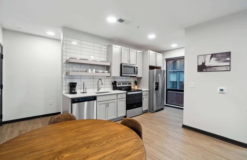 Lockerbie Square Apartment | CozySuites Mass with parking, lounge & roof deck #37
