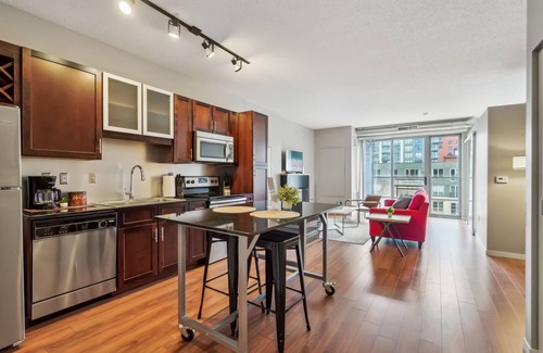 Mill District Apartment | CozySuites Mill District with pool, gym # 10