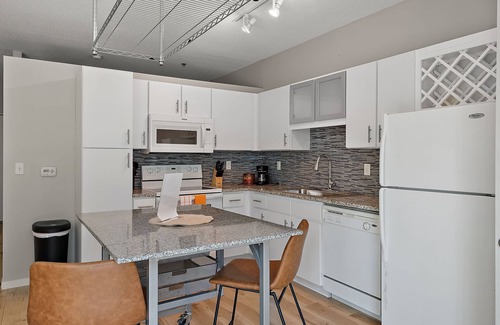 Mill District Apartment | CozySuites Mill District with pool, gym #13