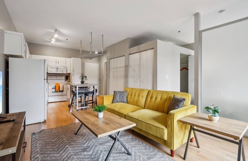 Mill District Apartment | CozySuites Mill District with pool, gym #06