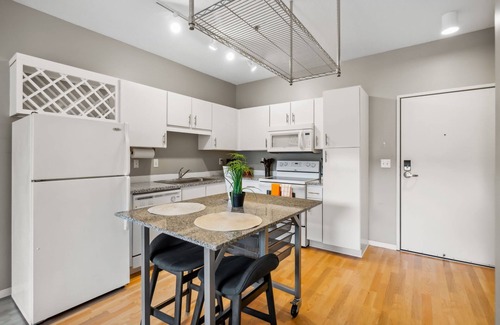 Mill District Apartment | CozySuites Mill District with pool, gym #06