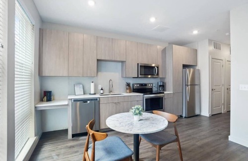 Lower Lawrenceville Apartment | CozySuites Modern 1BR, Lawrenceville