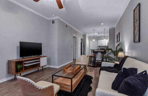 Cityplace Apartment | CozySuites | Modern and Cozy 2BR | Cityplace