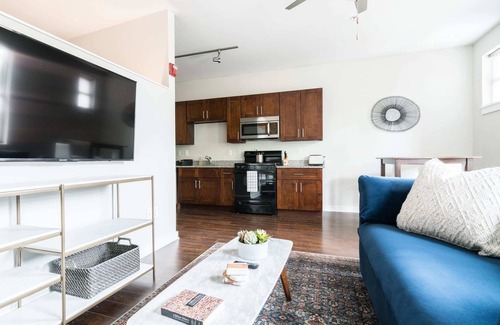 Music Row Apartment | CozySuites MusicRow Astonishing Studio free parking 37