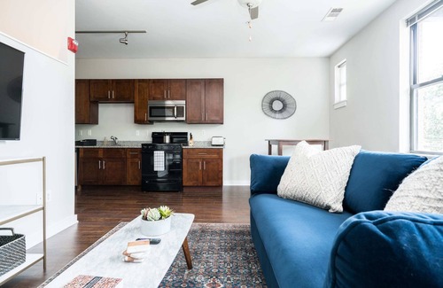 Music Row Apartment | CozySuites MusicRow Astonishing Studio free parking 37