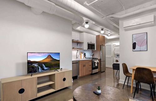 Warehouse District Apartment | CozySuites NLG - Modern 1BR condo #04