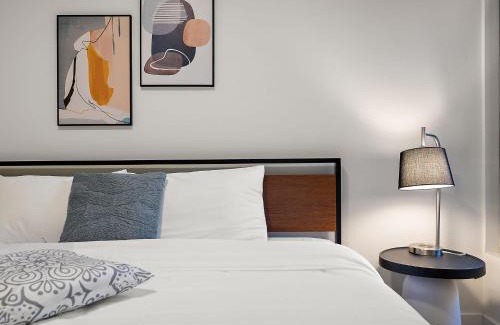 Warehouse District Apartment | CozySuites NLG - Modern 1BR condo #04