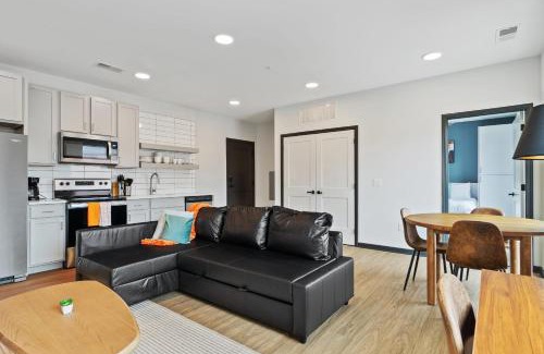 Lockerbie Square Apartment | CozySuites on Mass with garage parking #9