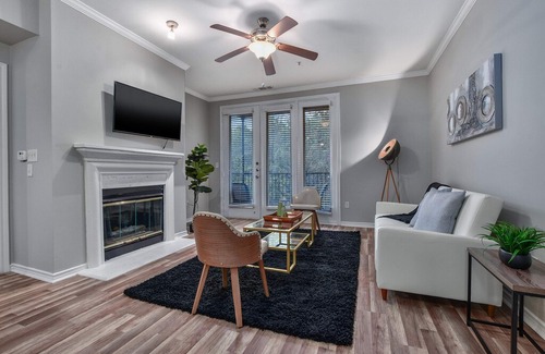 Cityplace Apartment | CozySuites | Spacious Apartment at Cityplace | King Beds