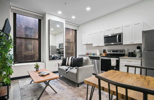 Cultural District Apartment | CozySuites Stunning 1BR in Downtown Pitts 44