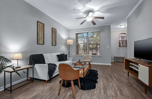 Cityplace Apartment | CozySuites | TWO Modern & Charming Apartments | Cityplace