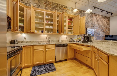 Bristol Apartment | CozyUrbanLoft-Unwind,HardRockCasino,Music
