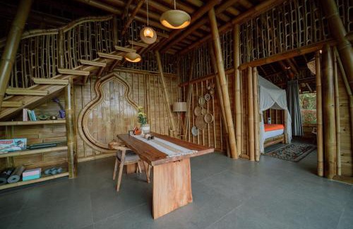 Selat Villa | CR Tris Casa De Bambú