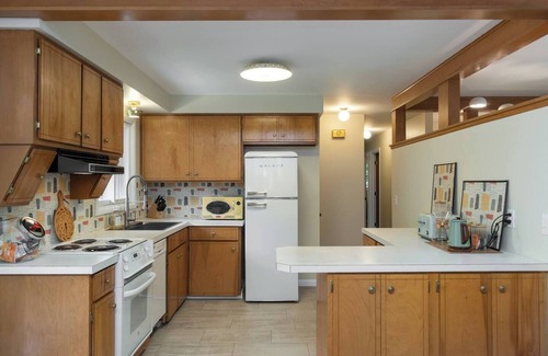 Midland House | Crabtree Place: A Relaxing 60s Experience