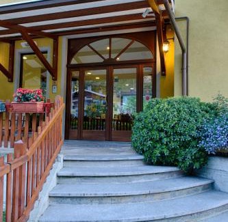 Pont-Saint-Martin Hotel | Crabun Hotel