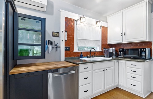 Glendora House | Craftsman Casita - NO CLEANING FEE!