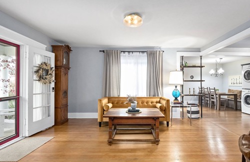 Glendora House | Craftsman Casita - NO CLEANING FEE!