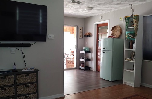 Dunnellon Cottage | Crane Cottage,Lakefront,2-bedroom, Dogs Welcome, Only 8 miles to Rainbow River