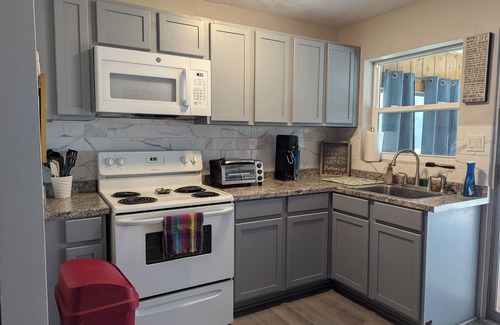 Dunnellon Cottage | Crane Cottage,Lakefront,2-bedroom, Dogs Welcome, Only 8 miles to Rainbow River