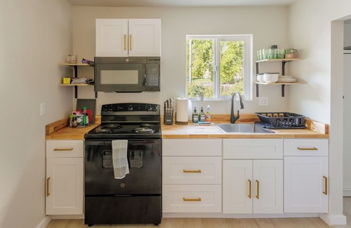 Downtown Klamath Falls House | Crater Lake House l Close to Hwy 97 l OIT l Skylake l Family l Pet Friendly