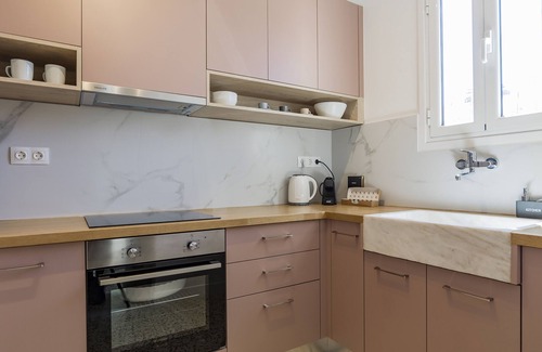 Kypseli Apartment | CRAZY DISCOUNTS:2 mins walk from trendy pedestrian str