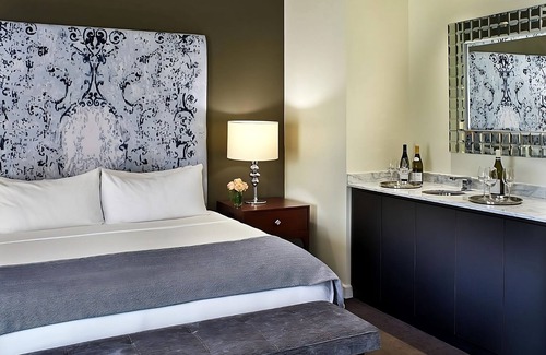 West Plaza Hotel | Create Memories w/Fun-filled Adventures at this Paradise! Pool, Pets Allowed