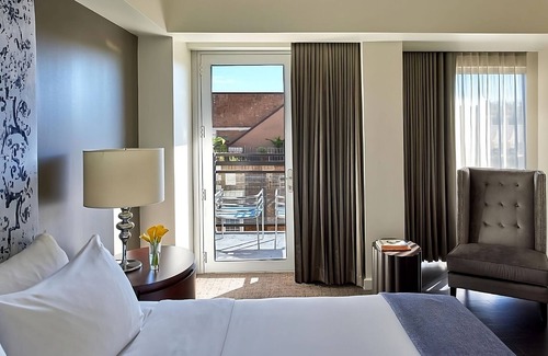 West Plaza Hotel | Create Memories w/Fun-filled Adventures at this Paradise! Pool, Pets Allowed