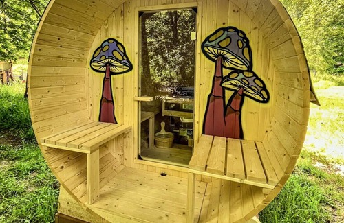 Sherwood - Tualatin North Apartment | Creek-Side Camping in a Classic - Unique Northwest Vacation Rentals