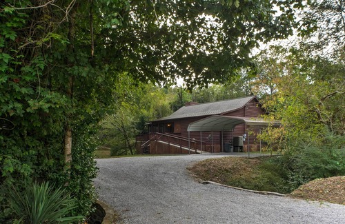 Ooltewah Cottage | Creekfront Cabin Near Chattanooga w/Hot Tub!
