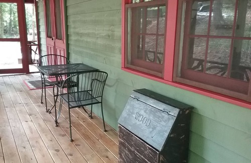 Clayton Cabin | Creekside Cabin Close to hiking trails and waterfalls